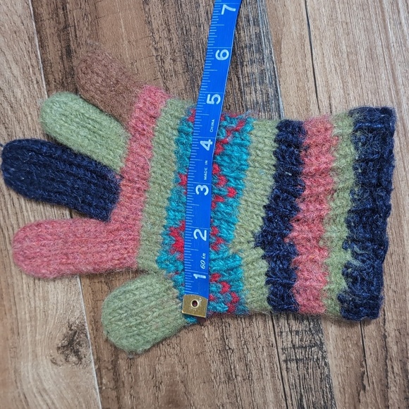 Wool Gloves Handmade in Nepal - Picture 9 of 9